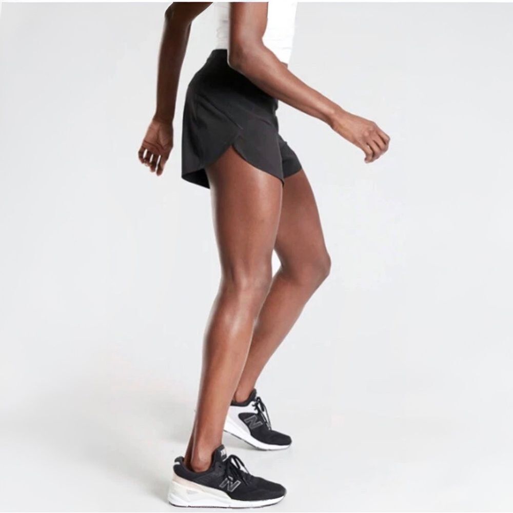 Athleta Run With It 3.5" Running Short in Black | Size XS